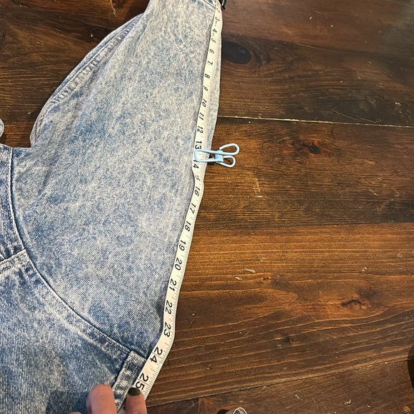 VINTAGE Jean jacket! 💕🖤⭐️ - Picture 12 of 13